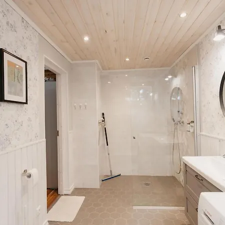 Vase بيت للعطل *